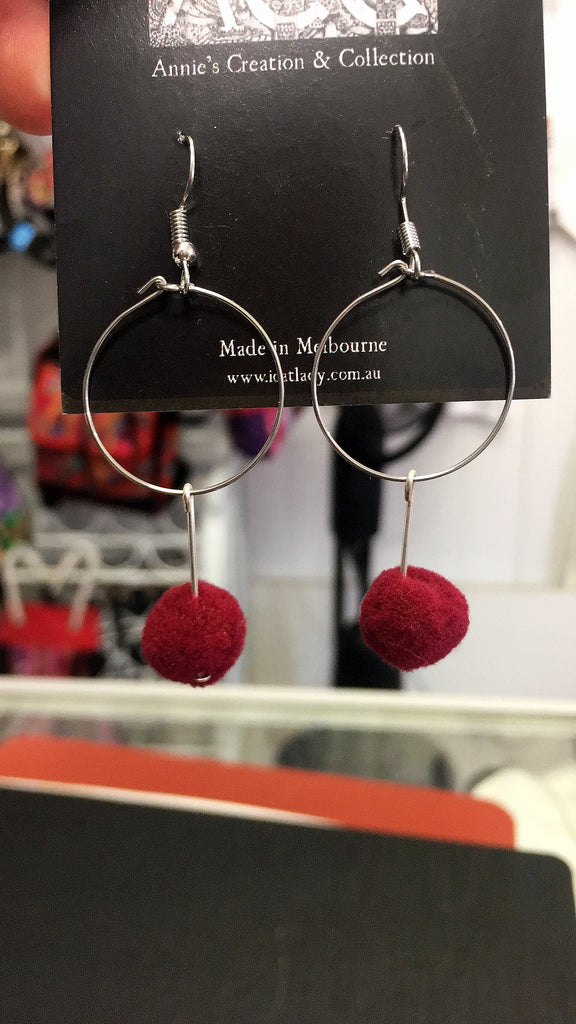 Earing-Pompon wine red
